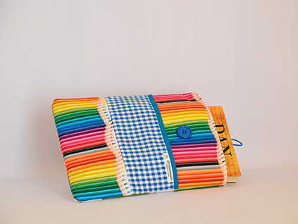 funda libro lapices2 Funda para libro con bolsillo colección lápices de colores