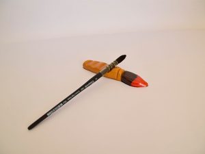 Soporte para pinceles con forma de pincel