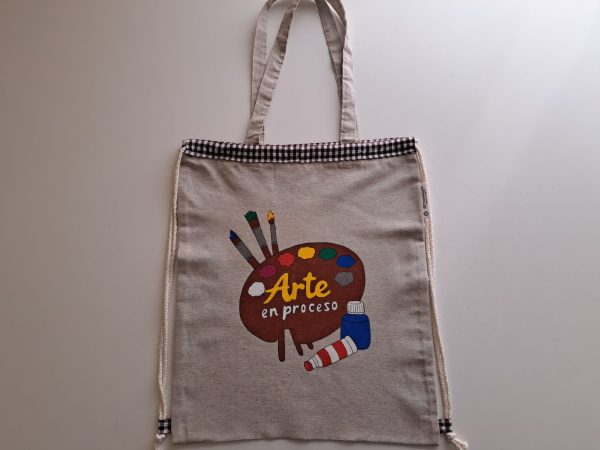 WhatsApp Image 2026-02-27 at 15.38.29 Tote Bag 2 en 1 convertible en mochila con dibujo pintado a mano