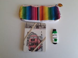 WhatsApp Image 2026-03-17 at 19.31.07 (1) Kit Viajero cuaderno A6 papel motivo Londres, estuche plano y apoya pinceles